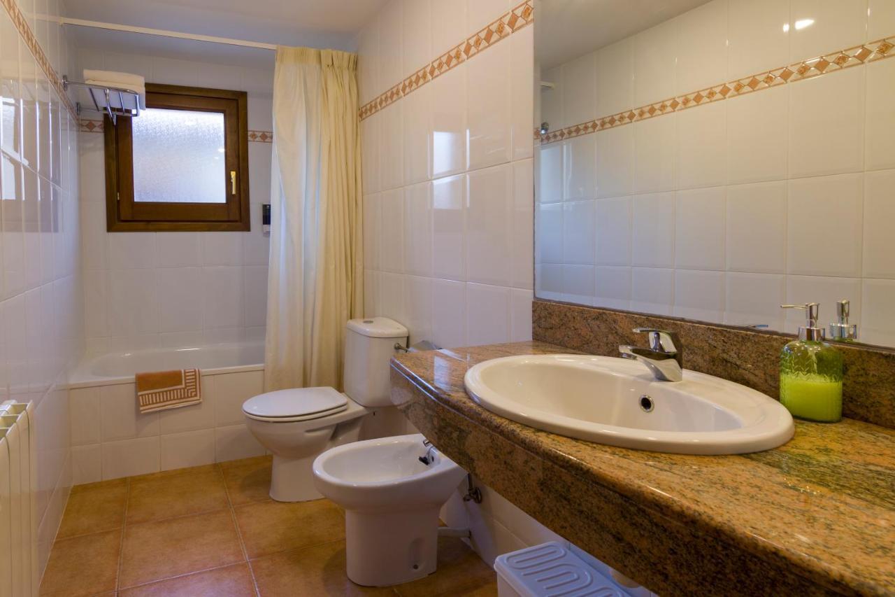 Hostal Cal Mestre Вілальонга-де-Тер Екстер'єр фото