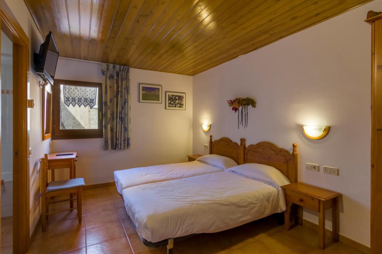 Hostal Cal Mestre Вілальонга-де-Тер Екстер'єр фото